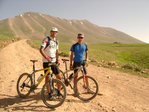 برنامه دوچرخه سواری کوهستان در دامنه کوه سهند